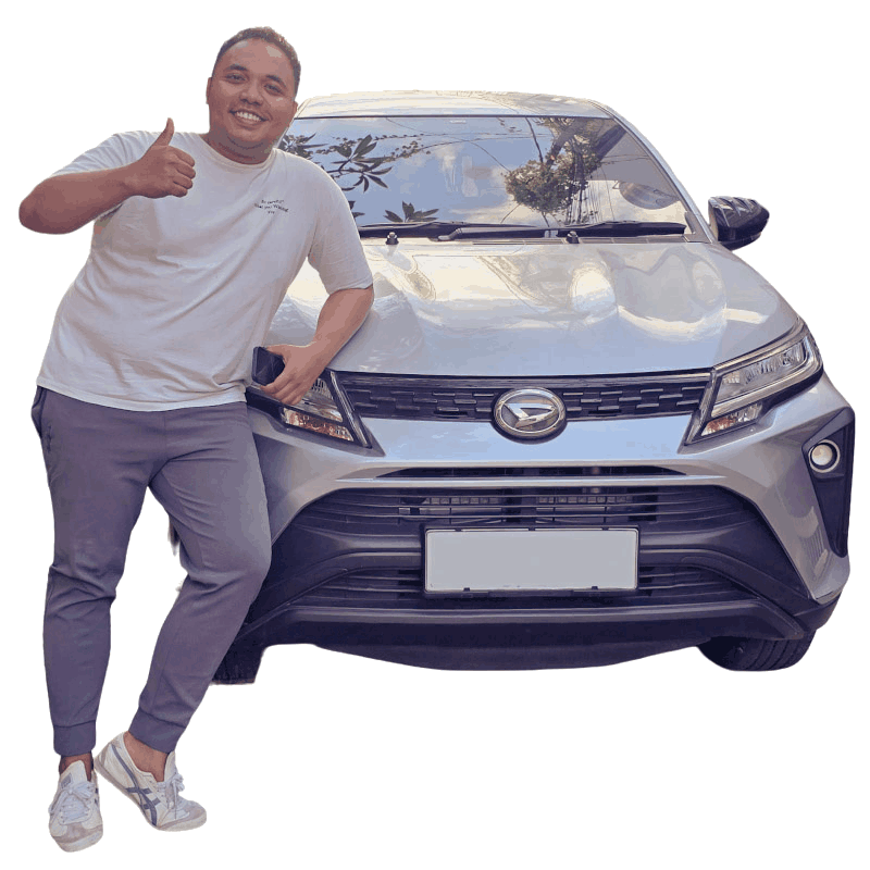 Yosua next to Car (Col, small)